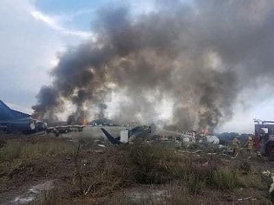 101 yolcu taşıyan uçak düştü: Mucize eseri ölen olmadı, 80 yaralı