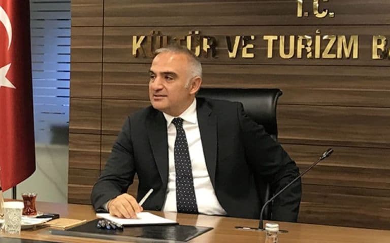 Bakan Ersoy: Belge almayan 3 bin otel kapatılacak