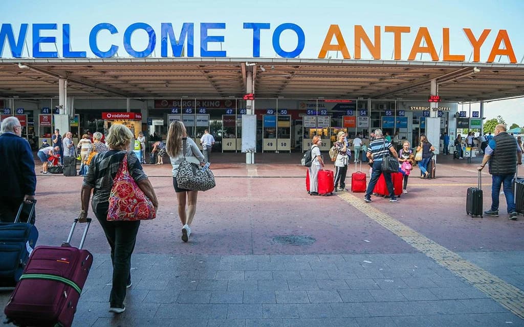 Antalya Havalimanı 9 ayda 30 milyondan fazla yolcu ağırladı
