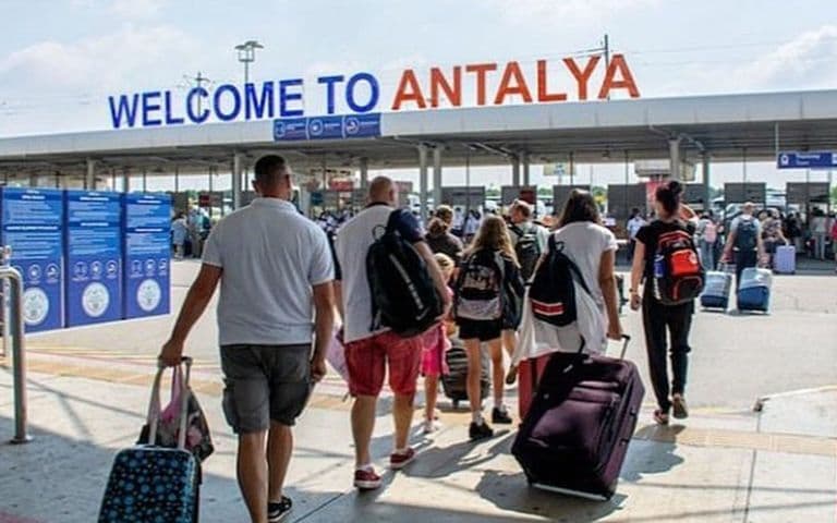 Antalya 2024’ün ilk dört ayında turist rekoru kırdı