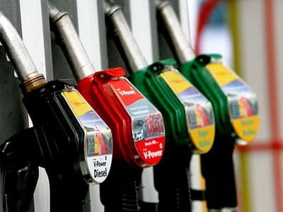 Benzine 17 kuruş zam, 11 kuruş indirim