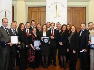 İstanbul Turizm Ödülleri sponsorlarına plaket