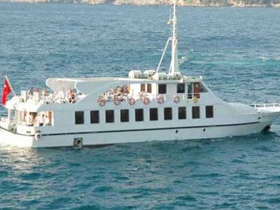 100 turist taşıyan Türk feribotuna Yunanistan el koydu