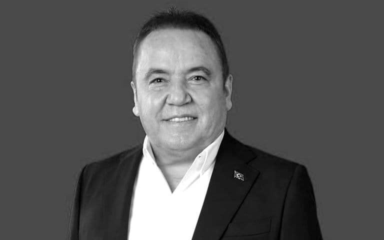 Muhittin Böcek Antalya’da bir ilki başardı