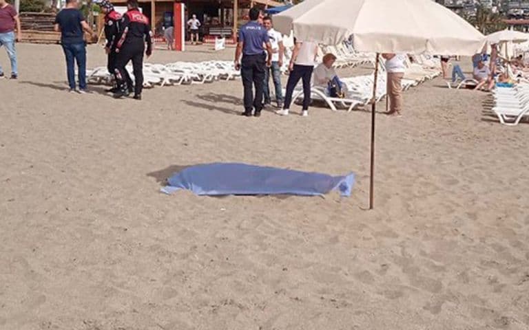 Antalya’da acı olay: Belaruslu turist sahilde ölü bulundu