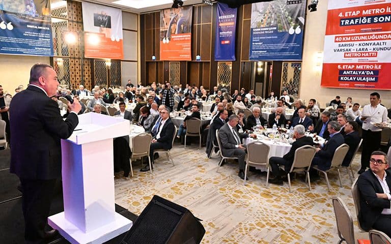 Muhittin Böcek: Antalya turizmi daha fazla yatırımı hak ediyor