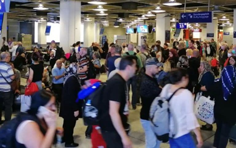 Düsseldorf Havalimanında THY uçuşu iptal edildi