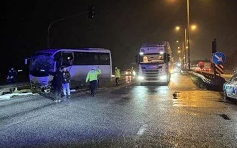Edirne’de polis servisi ile turist otobüsü çarpıştı, 11 yaralı