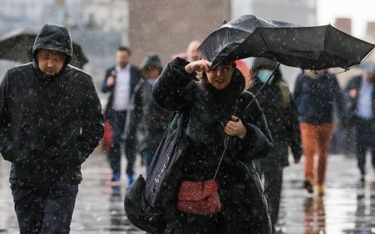 Kötü hava koşulları İngiliz turisti yurt dışına yönlendirdi