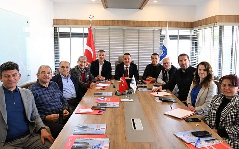 Muhittin Böcek: Turizme siyaset üstü bakmalıyız