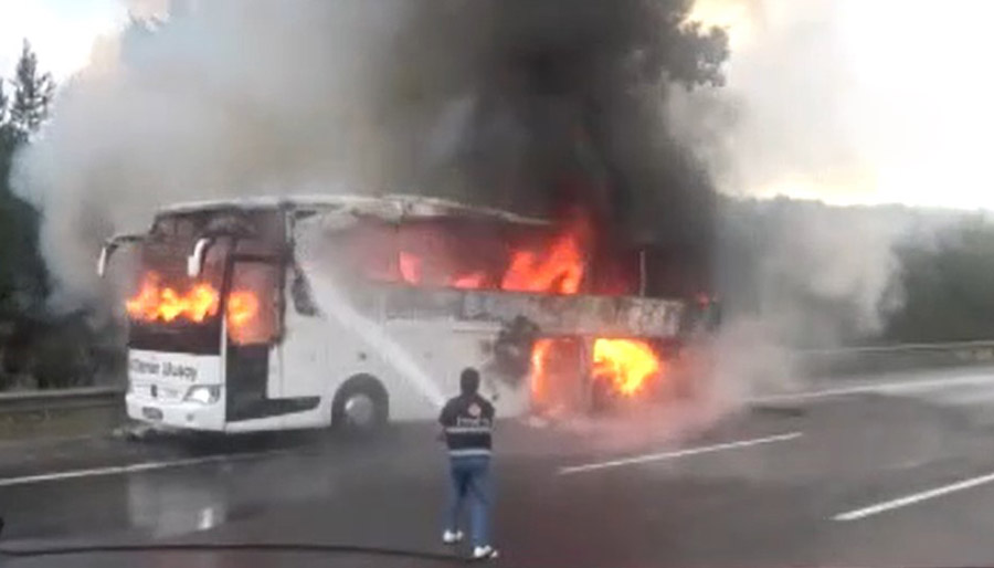 Bolu’da yolcu otobüsü alevlere teslim oldu