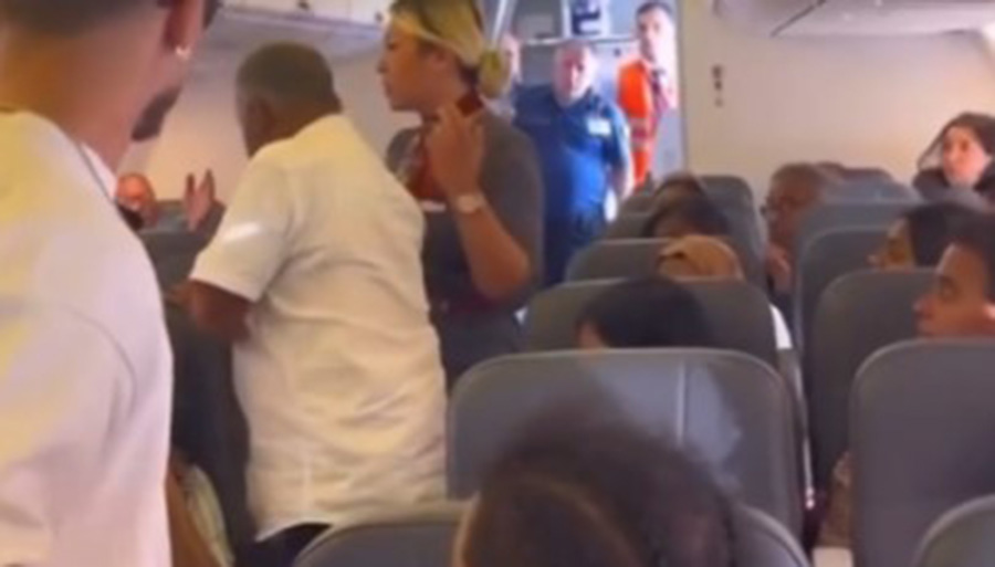 Antalya’dan Londra’ya gidecek uçaktan ağlayan yolcu indirildi