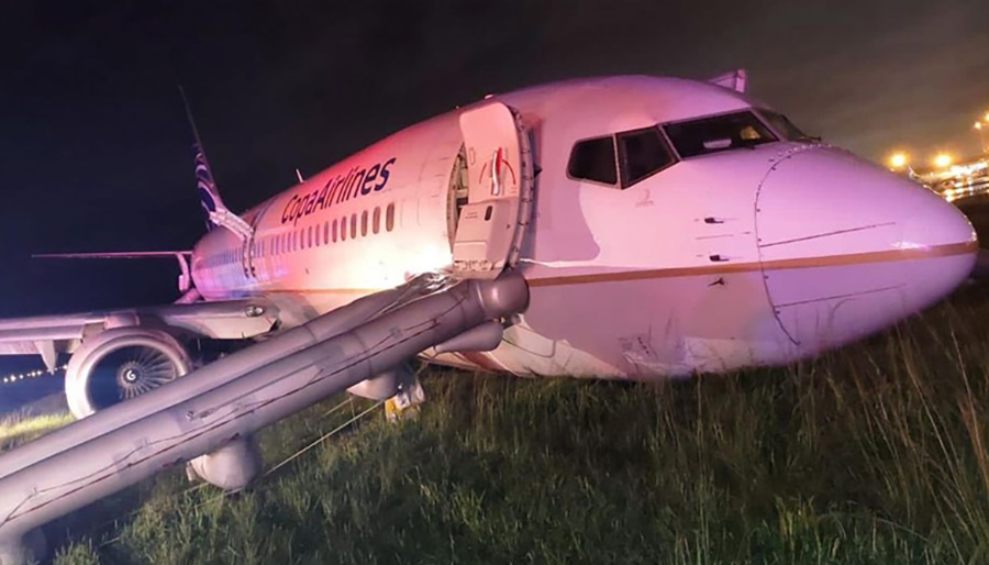 Panama’da yolcu uçağı pistten çıktı
