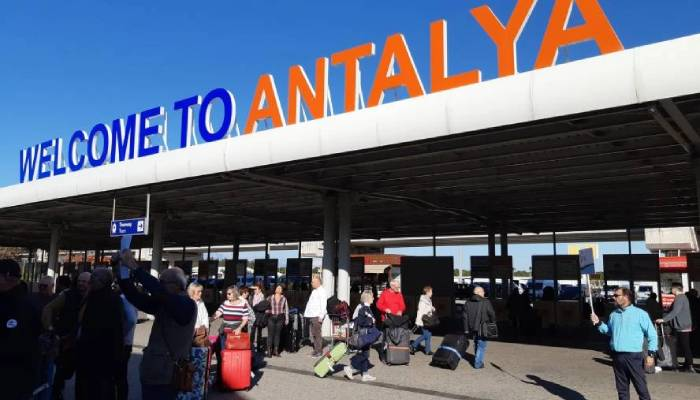 Antalya'da salgın sonrası günlük yabancı turist rekoru