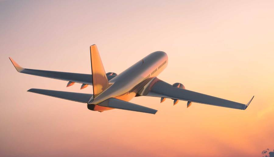 Yolcusu rahatsızlanan uçak Antalya’ya acil indi