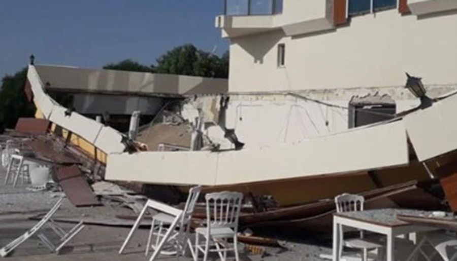 İzmir'de otelin terası çöktü
