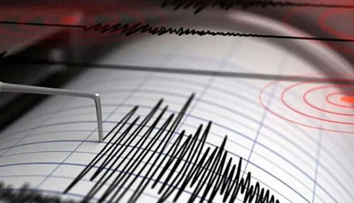 İran’da peş peşe 3 büyük deprem