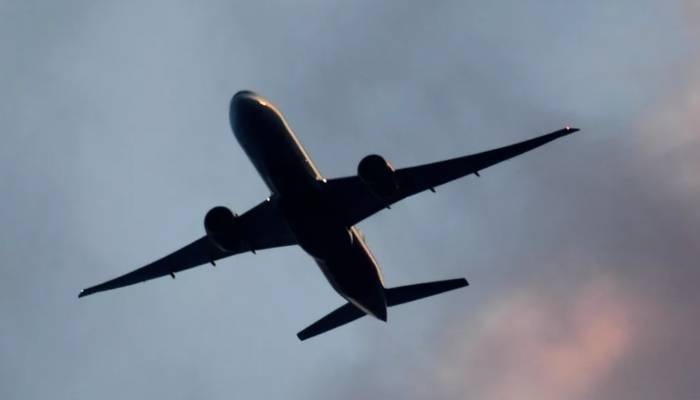 Uçakta rahatsızlanan yolcu hayatını kaybetti