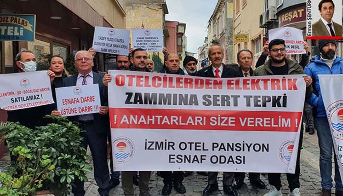 İzmir’de otelciler zamları protesto etti