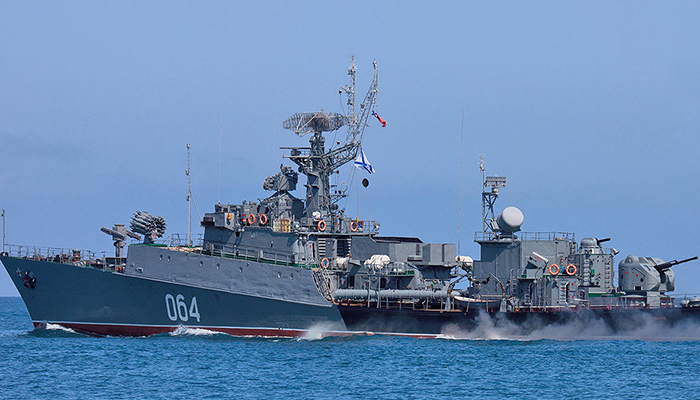 Rus savaş gemileri Karadeniz’de tatbikatlara başladı