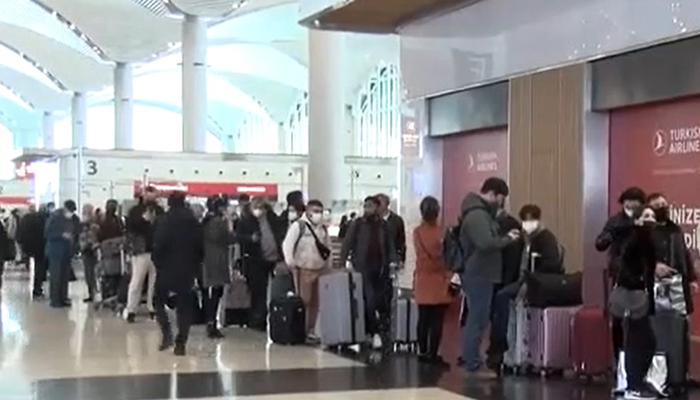 Ukraynalı yolcular İstanbul Havalimanında kaldı