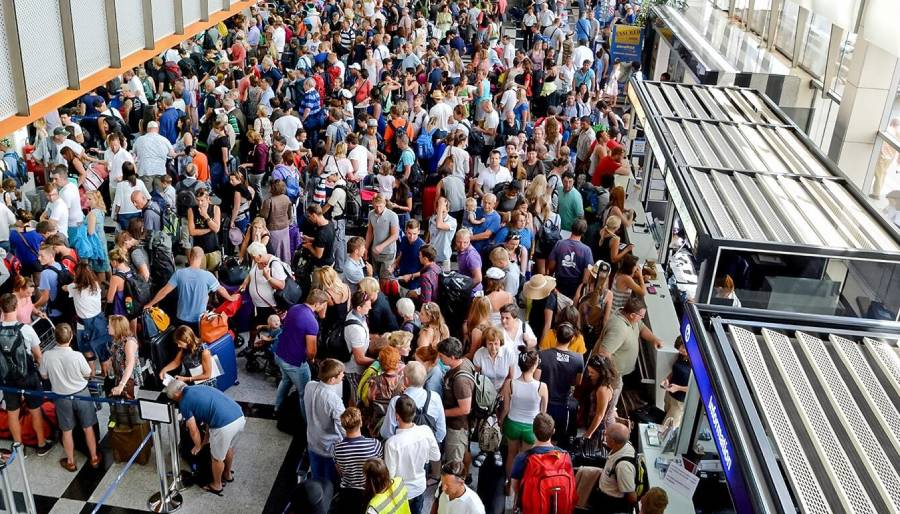 İngiltere havalimanlarında kaos ne zaman bitecek?