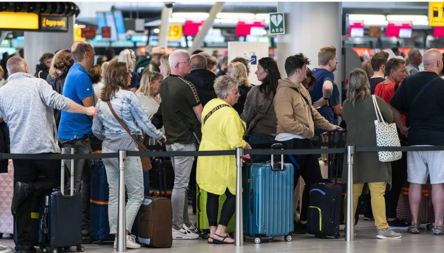 Avrupa havalimanlarında grevler sürüyor