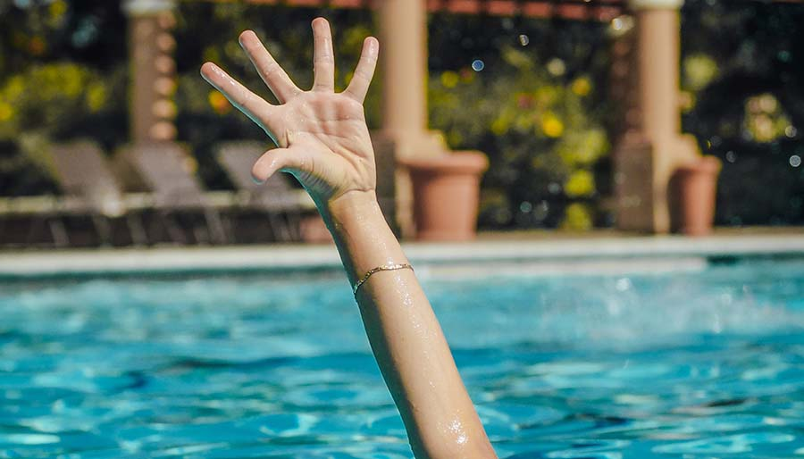 Antalya’da İngiliz çocuk otelin havuzunda boğuldu