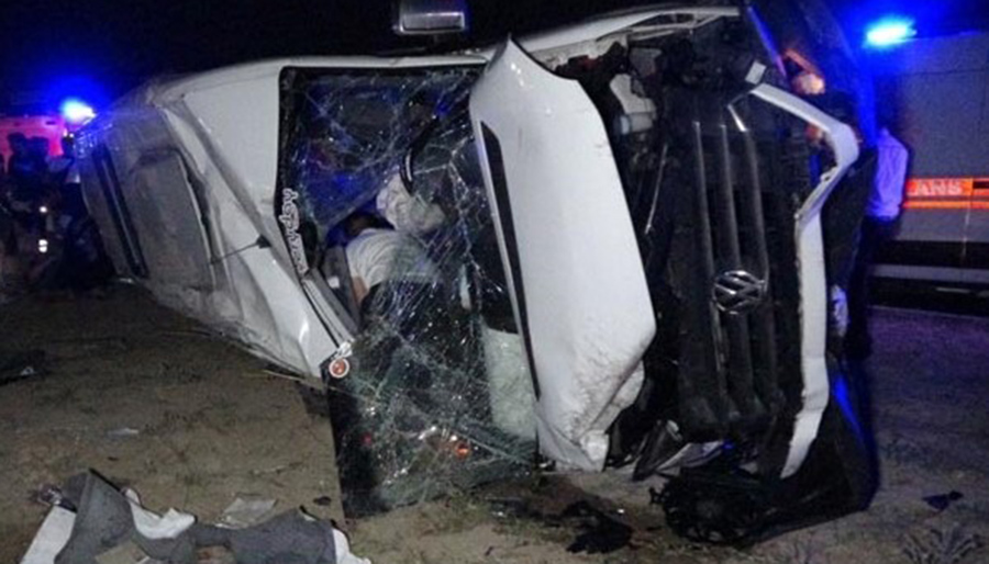 Antalya’da alkollü sürücü tur otobüsüne çarptı, 9 turist yaralı
