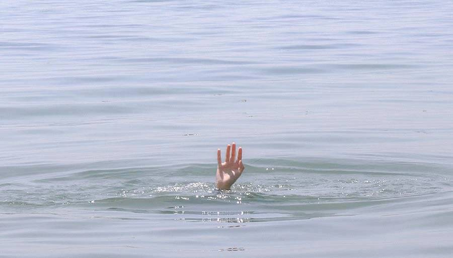 Otel çalışanı genç denizde boğuldu