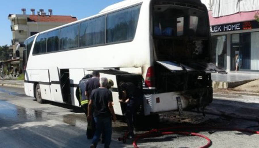 Antalya’da otel personelini taşıyan otobüste yangın