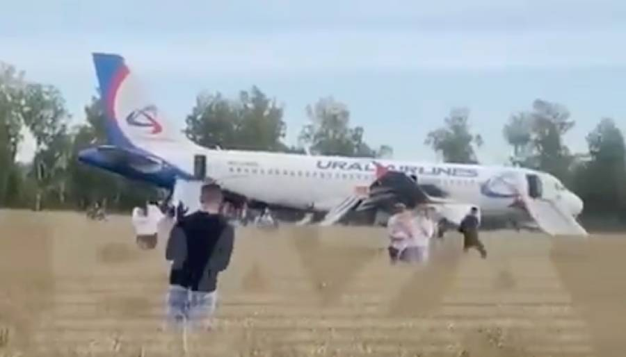 Rusya'da Airbus yolcu uçağı faciadan döndü 