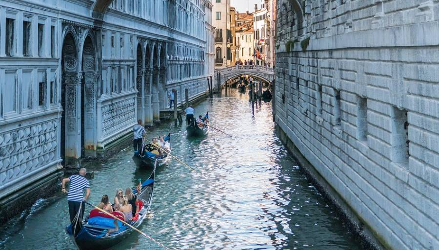 Aşırı turizm ile ilgili Venedik’ten çarpıcı örnek