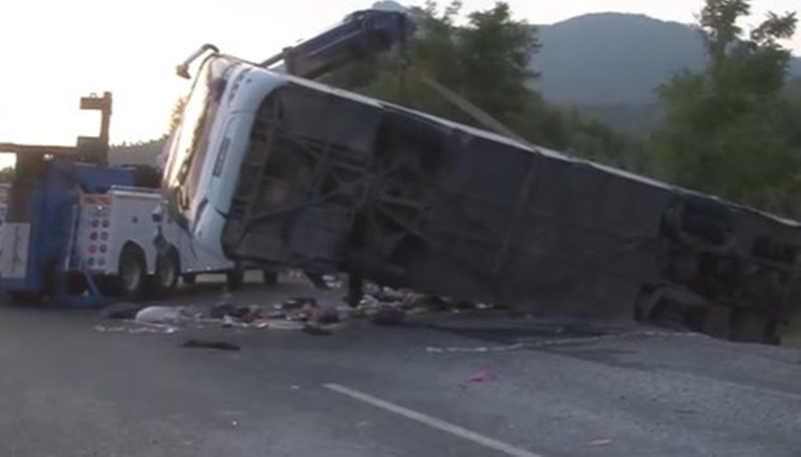 Denizli’de TIR yolcu otobüsüne çarptı, 6 ölü 43 yaralı