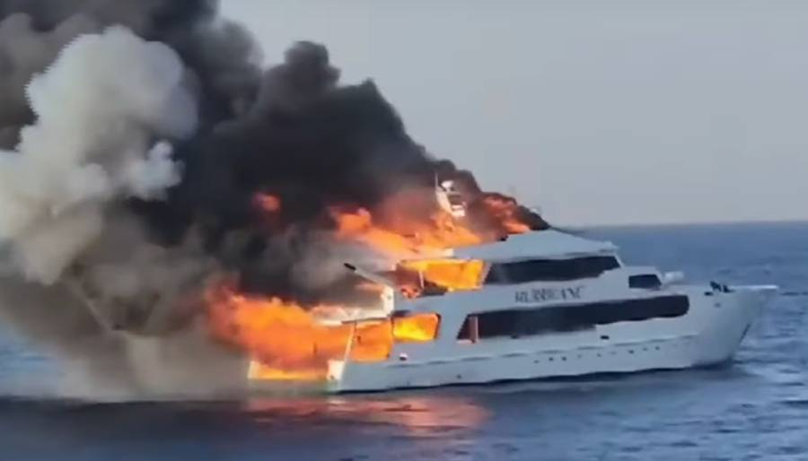 Mısır'da tekne yangını, 3 İngiliz turist kayıp