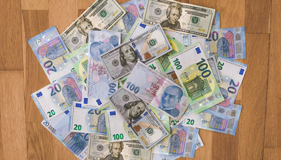 Euro düştü, dolardan yeni rekor