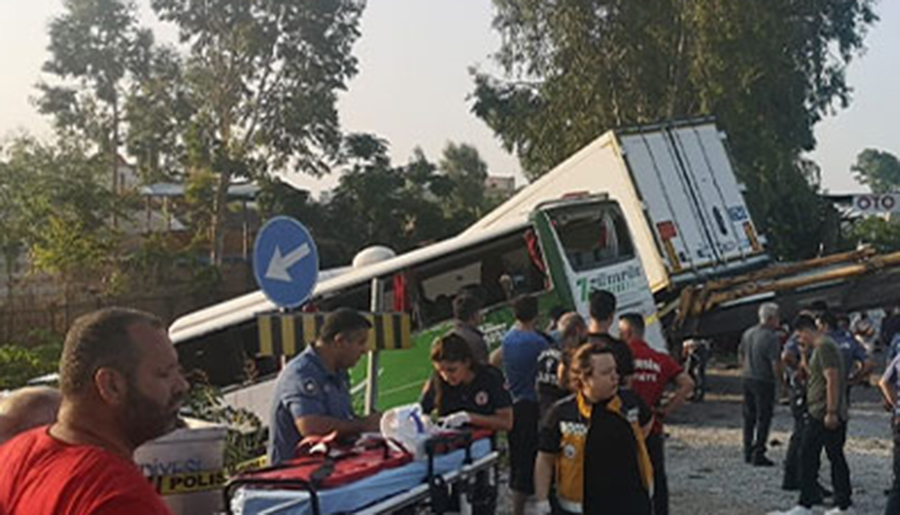 Mersin’de yolcu otobüsü kazası, 1 ölü 28 yaralı