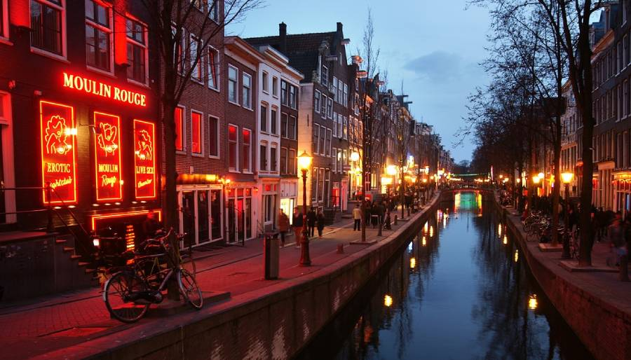 Amsterdam'da açık alanda uyuşturucu ve alkol yasaklandı 