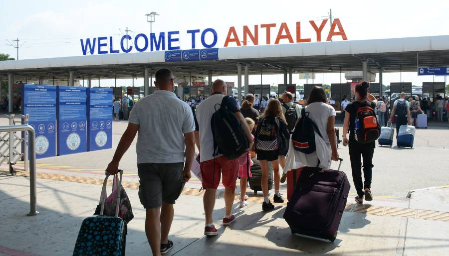İlk 5 ayda Antalya’ya ne kadar Rus ve Alman turist geldi?