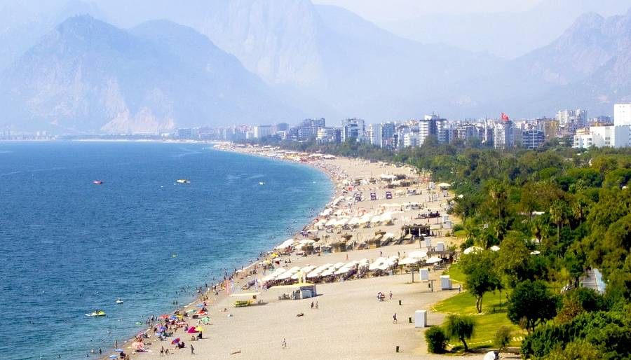 Sezon açılırken Antalya otellerinde hala 10 bin depremzede var