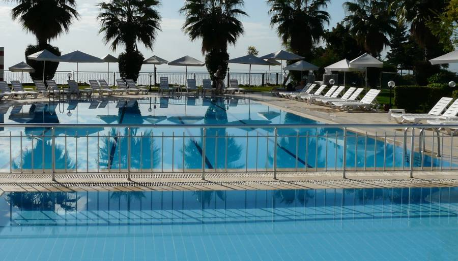 Otel, iki çocuğu havuzda boğulan aileye 726 bin euro ödeyecek