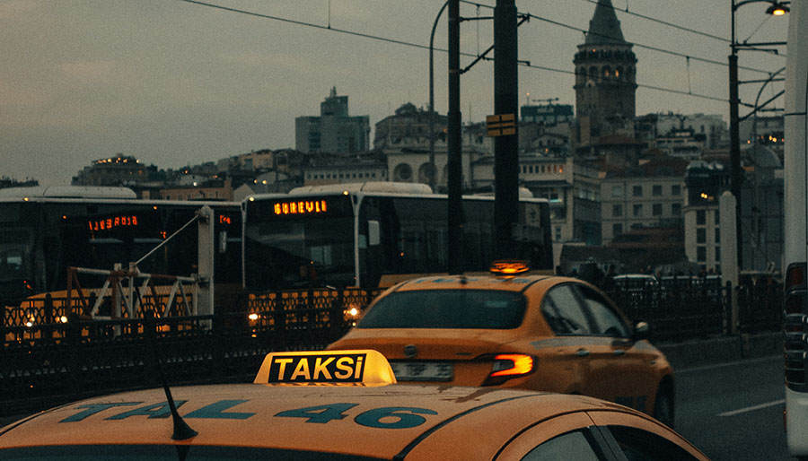 İstanbul’da turistlerden fahiş fiyat talep eden taksiciye ceza