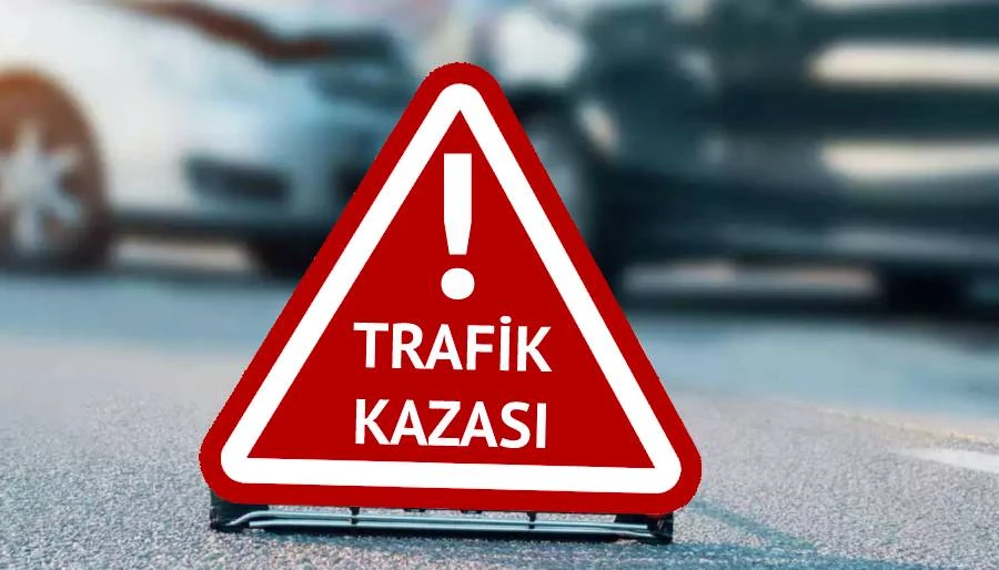 Antalya’da tur minibüsü ışıkta duran otomobile çarptı, 6 yaralı