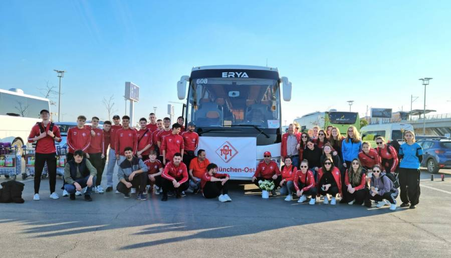 Antalya’ya gelen Alman futbol takımı depremzedeleri unutmadı