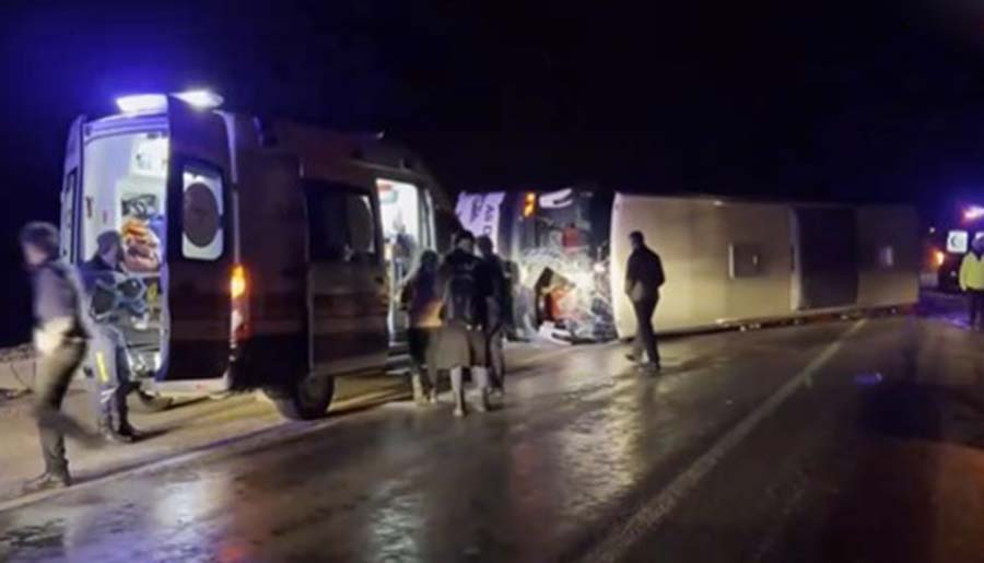 Kastamonu’da yolcu otobüsü devrildi, 30 yaralı