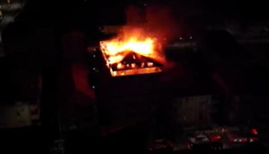 6 katlı otelin çatısında korkutan yangın