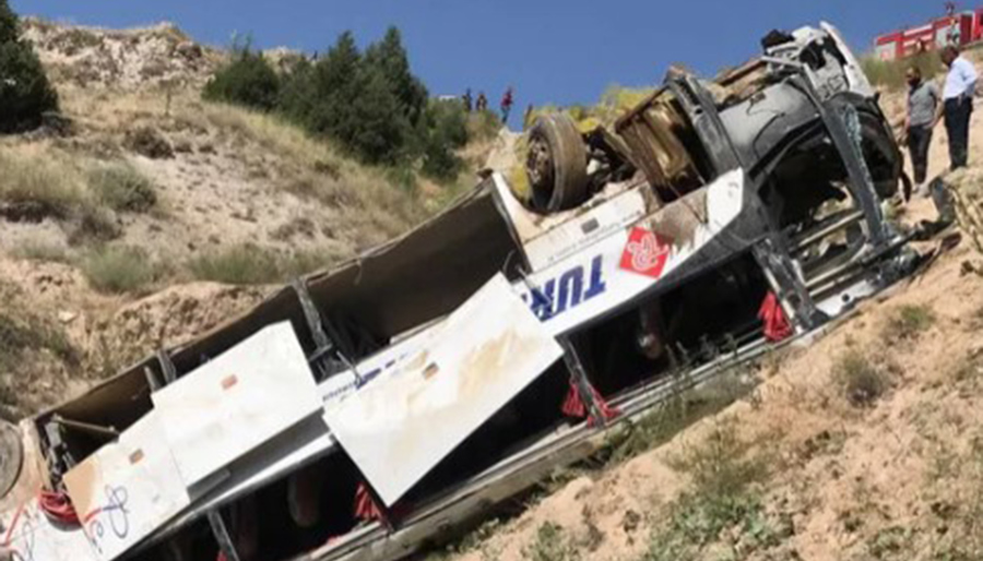 Kars’ta yolcu otobüsü şarampole devrildi: 7 ölü, 23 yaralı