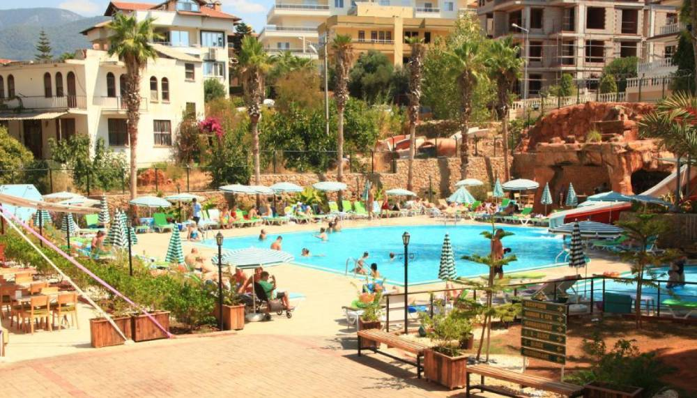 Alanya’daki otelin yarı hissesi icradan satılık
