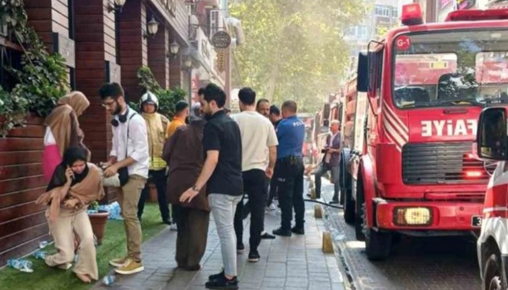 Fatih’teki otelde korkutan yangın