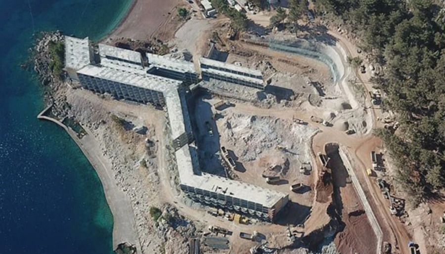 Belediyenin mühürlediği Sinpaş’ın Kızılbük’teki otel inşaatına Valilik’ten izin
